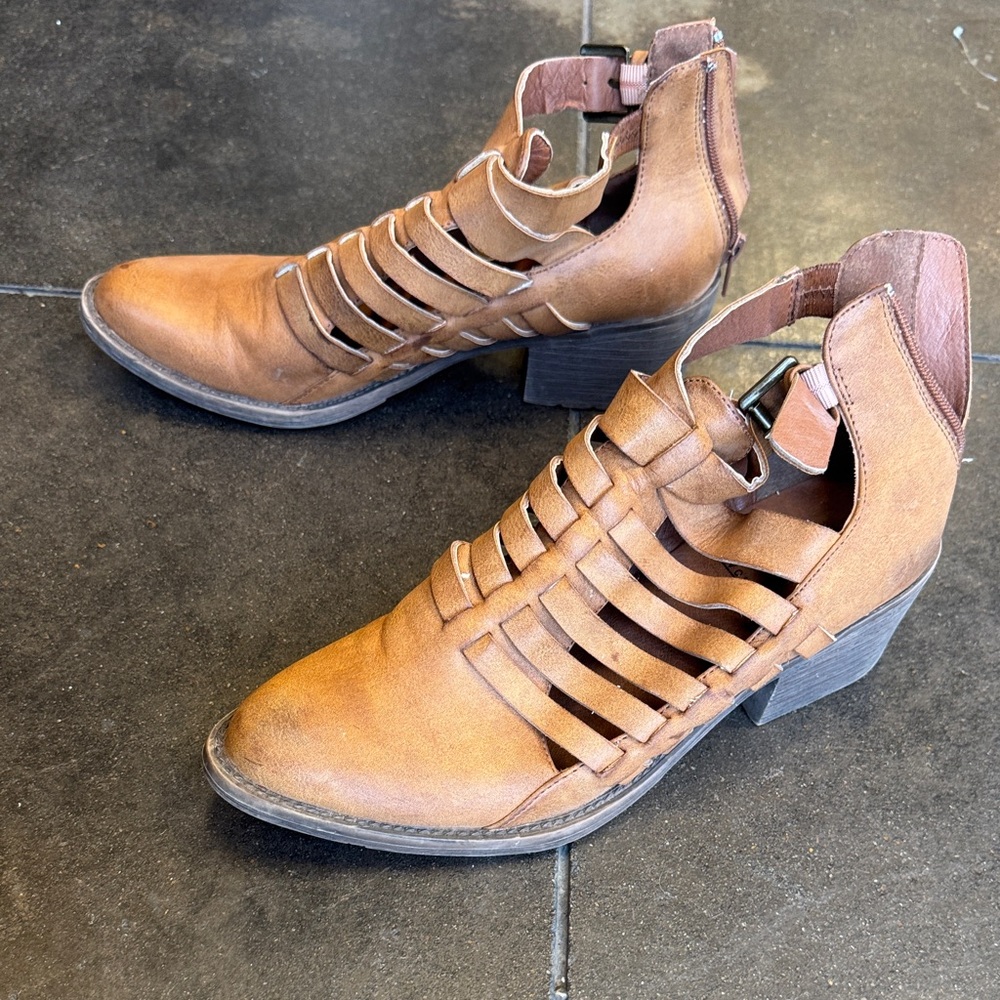 Volatile Women booties